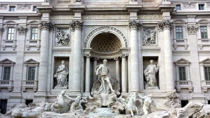 rome city walking tour in its most iconic streets