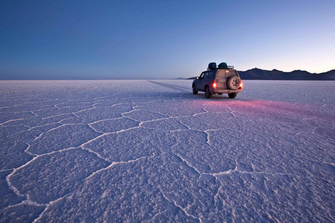 Uyuni: tour di 2 giorni con il cimitero dei treni e il monumento di Dakar