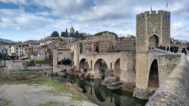 Depuis Barcelone : Visite privée de Besalú et des villes médiévales