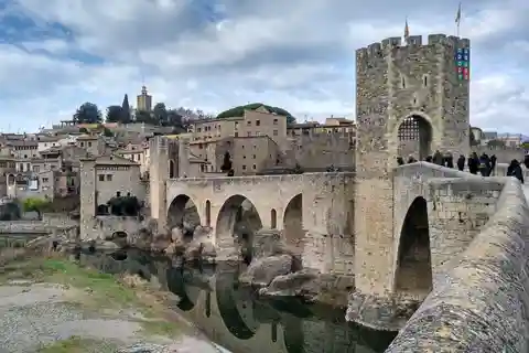 Desde Barcelona: Tour Privado de Besalú y Ciudades Medievales