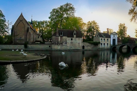 Bruges: Private Historical Highlights Walking Tour Tour in Spanish