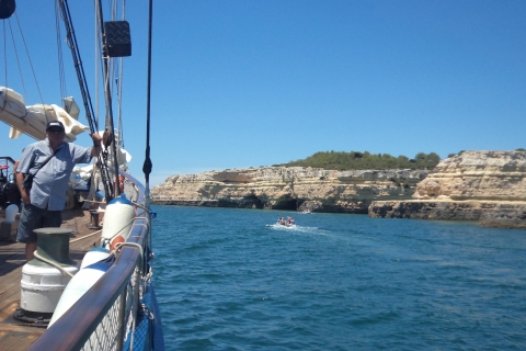 Desde Vilamoura: crucero de 3 h por la costa del Algarve