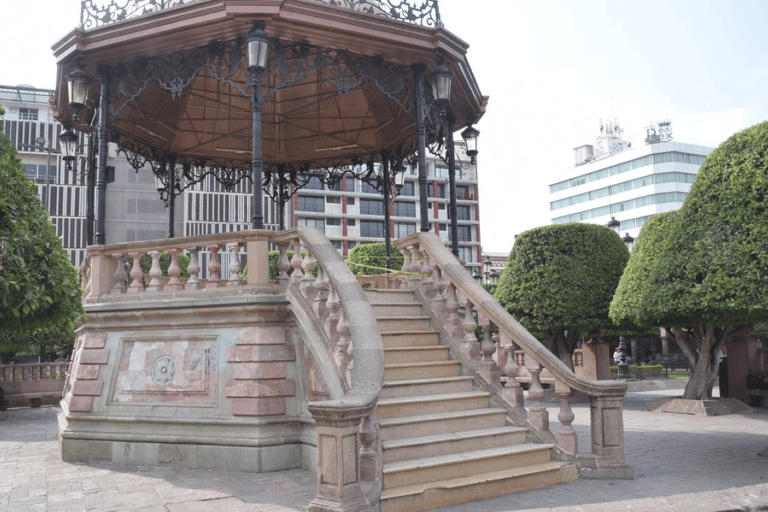 León: Visita guiada por el centro de la ciudad con degustación de Nieve de Garrafa