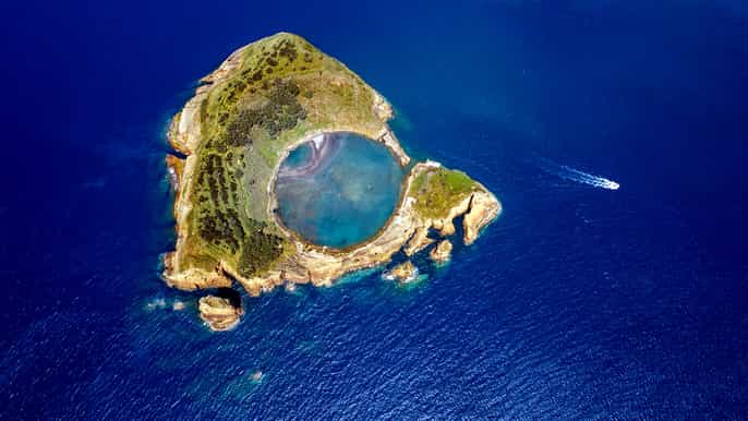 sao miguel boat tour around vila franca do campo islet