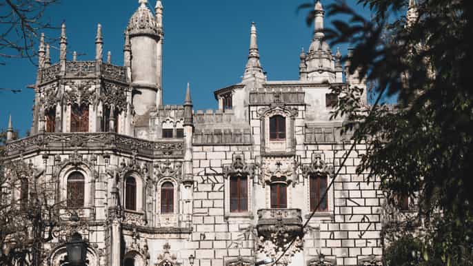 sintra jeep tour with visits to regaleira and pena palace