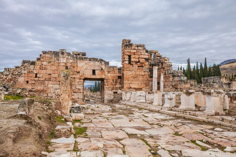 Ab Antalya: Private Tagestour nach Pamukkale und Hierapolis