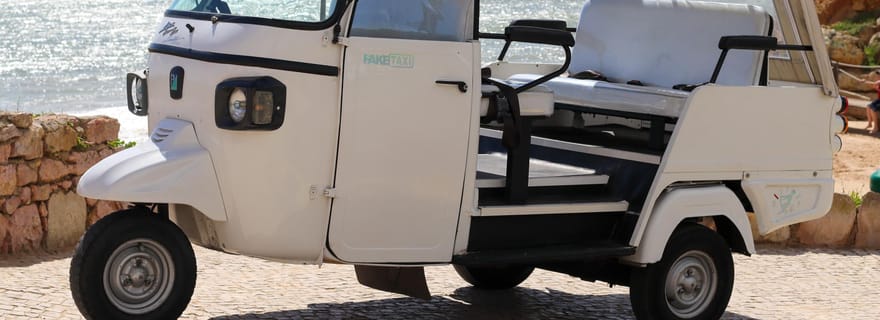 Albufeira : plage, vieille ville et Falesia en tuk tuk électrique