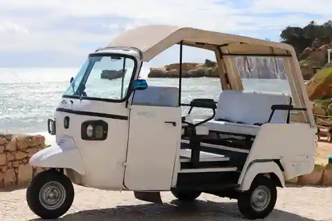 Albufeira : plage, vieille ville et Falesia en tuk tuk électrique