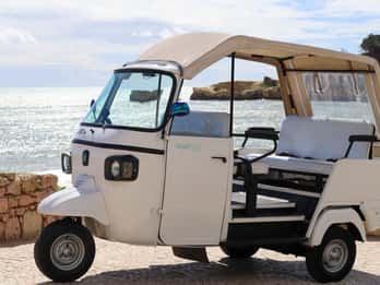 Albufeira: Beach, Old Town & Falesia Electric Tuk Tuk Tour