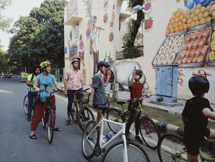 South Delhi: 3.5-Hour Private Bike Tour with Masala Dosa