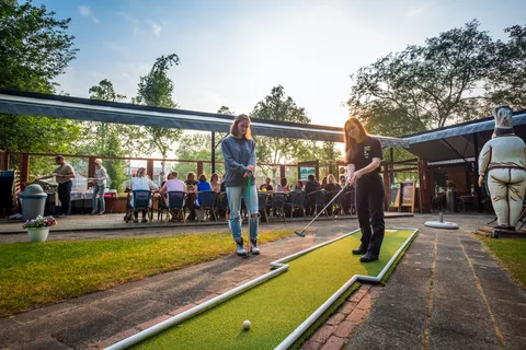 18-Hole Mini-Golf Game