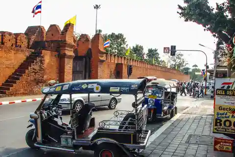 Chiang Mai: Private Tuk Tuk Tour of City Temples With Pickup