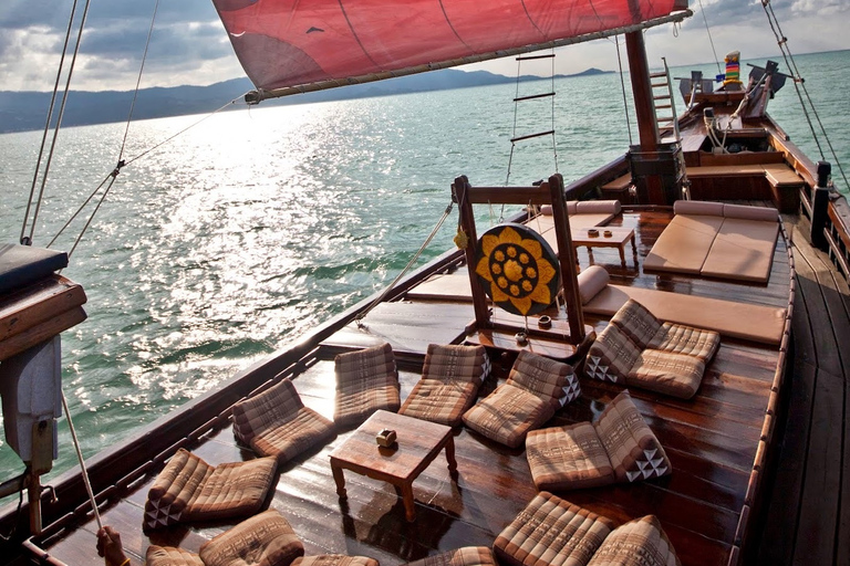 Koh Samui: Całodniowy rejs na wyspę Koh Phangan z zachodem słońcaKoh Samui: całodniowy rejs na wyspę Koh Phangan z zachodem słońca