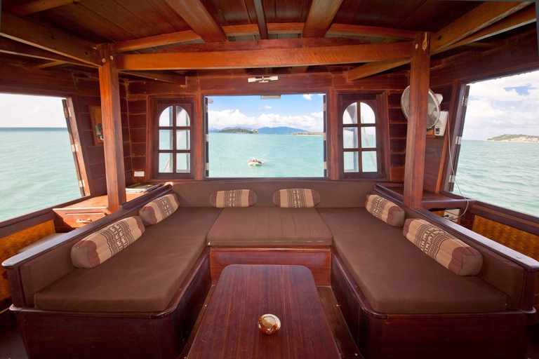 Koh Samui: Całodniowy rejs na wyspę Koh Phangan z zachodem słońcaKoh Samui: całodniowy rejs na wyspę Koh Phangan z zachodem słońca