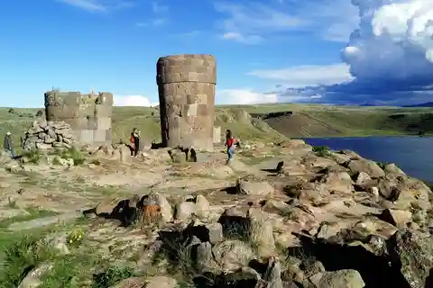 Desde Puno: Tumbas de Sillustani y Mirador Puma