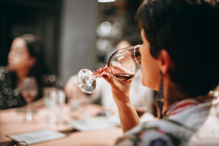 Belgrado: excursão a pé de 3 horas para degustação de vinhos locaisBelgrado: excursão de degustação de vinhos locais a pé de 3 horas