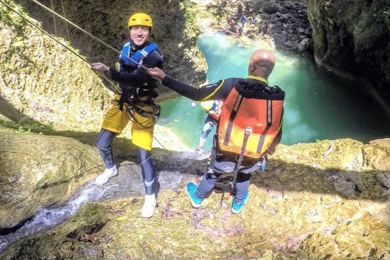 Abseiling vid vattenfallet Hongo Mágico