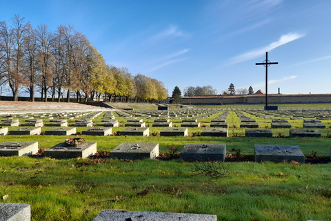 Visita privada de medio día al campo de concentración de Terezin