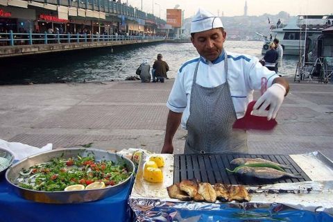 Istanbul: Evening Food Tour in Kadikoy