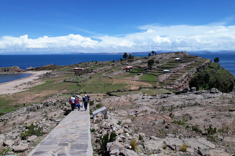 Au départ de Puno : Circuit de 2 jours des îles Uros, Amantaní et Taquile