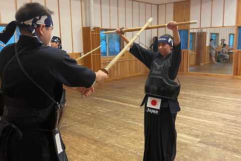 Tokyo: Japanese Kendo Experience with High-Ranked Instructor Let's experience kendo, a traditional Japanese martial art!