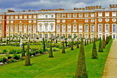 From London: Windsor Castle and Hampton Court Palace Tour in English with Entrance Fees included