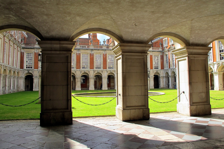 Vanuit Londen: Windsor Castle en Hampton Court PalaceRondleiding in het Engels inclusief toegang tot Windsor Castle