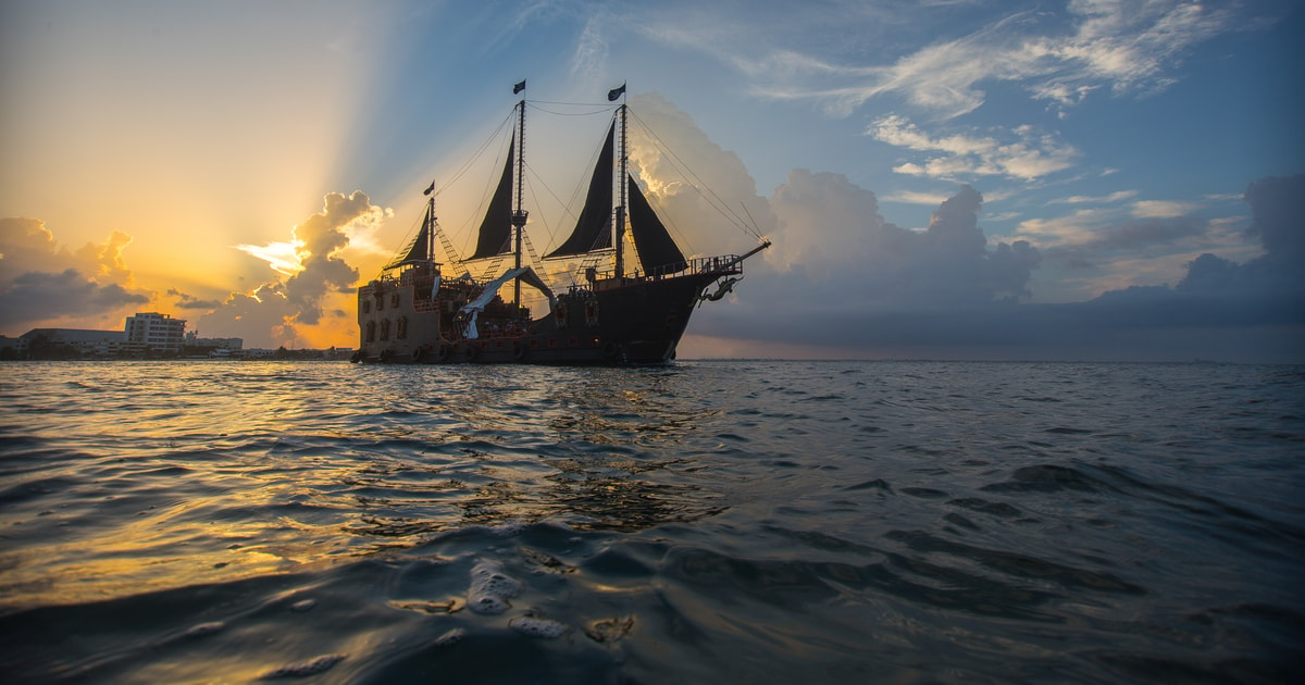 Cancun Jolly Roger Pirate Ship Night Show Including Dinner 2024