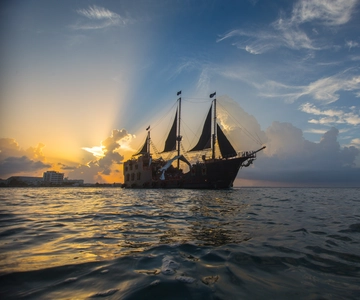 Cancún: Jolly Roger Pirate Dinner Cruise 2025