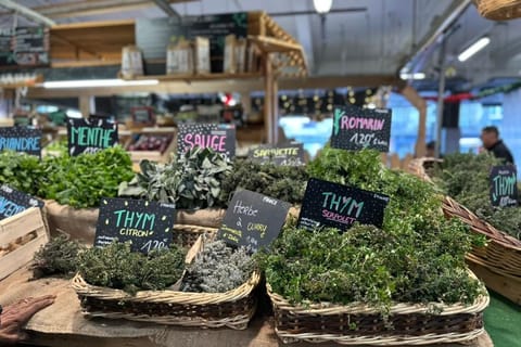 Bordeaux: Market Tour and Cooking Class with Lunch