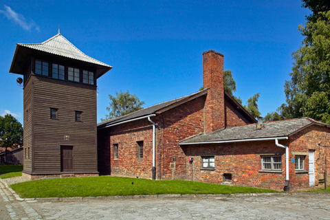 Krakow: Auschwitz Guided Tour with Optional Lunch and Pickup Tour in Polish with Lunch Box