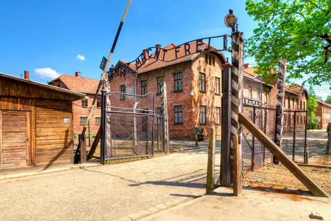 Kraków: Auschwitz z przewodnikiem z opcjonalnym lunchem i odbiorem z hoteluWycieczka w języku polskim z Lunch Boxem