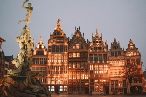 Amberes: tour nocturno privado de 2 horas por el lado oscuro de AmberesTour en holandés