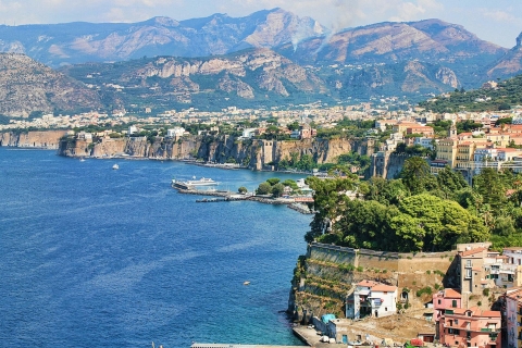 Naples: Full-Day City Tour with Pompeii and Sorrento Tour in French with Cruise Terminal Pickup