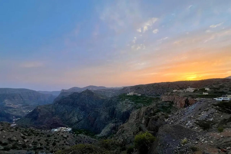 Full-Day Tour: Nizwa Fort, Barkat Al Mouz &amp; Jebel Akhdar