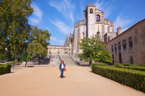 Tomar y Obidos: el tour privado de los pueblos del legado romanoLisboa: tour privado de Tomar, Obidos y Nazaré