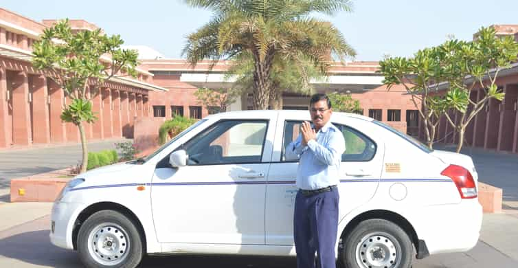 tourist car booking in agra