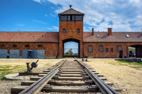 Kraków: Wycieczka z przewodnikiem po Auschwitz BirkenauAngielska wycieczka z ofertą specjalną