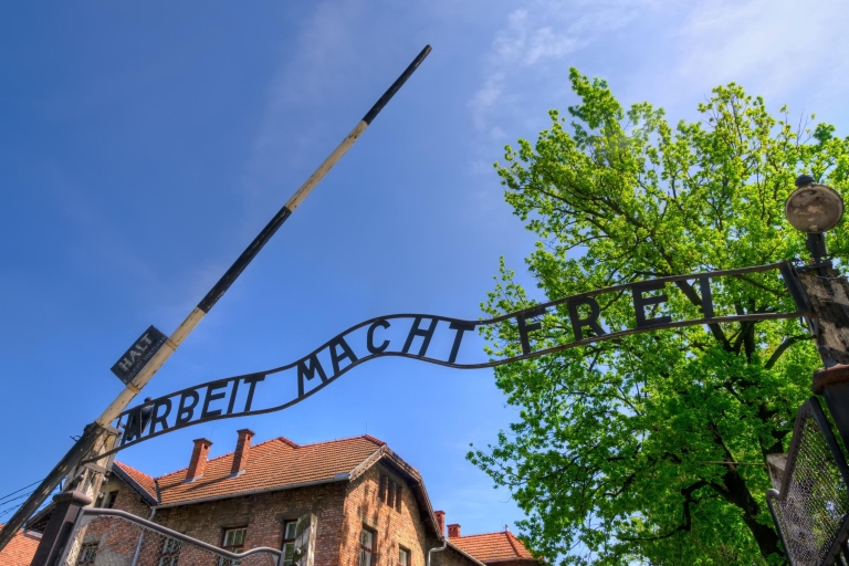 Kraków: Wycieczka z przewodnikiem po Auschwitz BirkenauNiemiecka wycieczka z odbiorem z hotelu i lunchem
