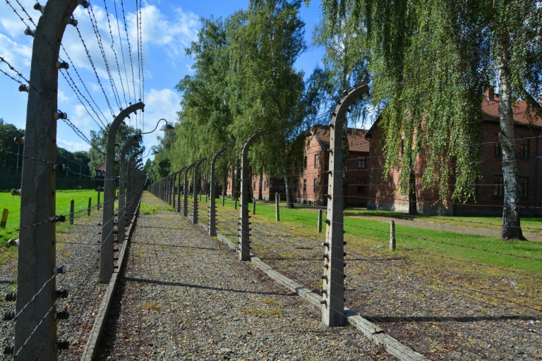 Krakau: Führung durch Auschwitz-BirkenauTour auf Englisch ab Treffpunkt