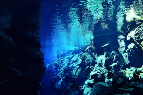 Reykjavik Combo Snorkel w Silfra Szczeliny & Lava JaskiniarstwaNurkowanie w Silfra Szczeliny & Lava Jaskiniarstwa