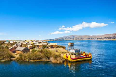 Desde Puno: Excursión de 2 días a los Uros, Amantaní y las Islas Taquile