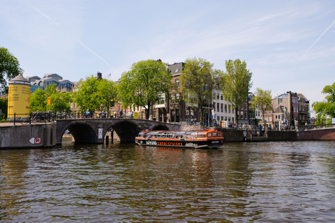 Amsterdam: grachtenrondvaart in een half open boot