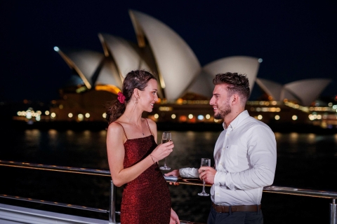 Sydney: crucero con cena en el puerto con menú de 3 o 6 platosMenú de degustación de 6 platos con vino y música en vivo
