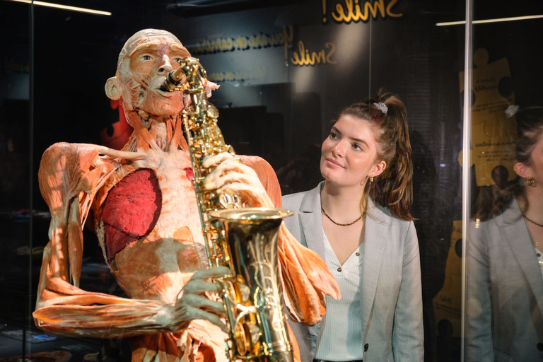 Ámsterdam: exposición Body Worlds y crucero por el canal