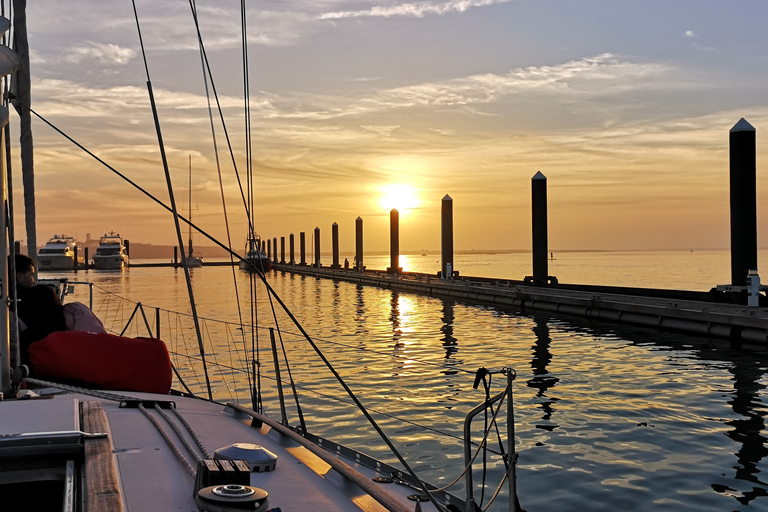 Porto: Cruzeiro romântico em um veleiroDo Porto: Cruzeiro Privado de Veleiro no Rio Douro