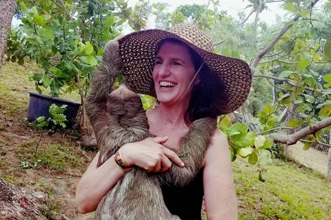 Roatán: Sloth and Monkey Sanctuary & Chocolate Tasting Tour