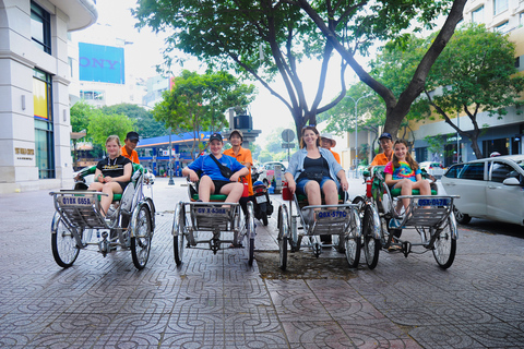 Ho Chi Minh: visite nocturne de Saigon avec dîner-croisière buffetCyclo nocturne avec point de rendez-vous