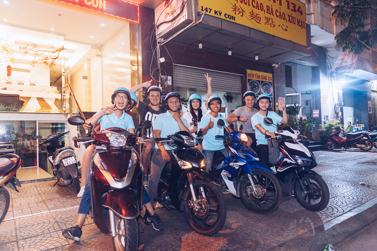 Ho Chi Minh: Vie nocturne locale de Saigon avec bar sur le toit et musiqueVisite de la vie nocturne locale avec point de rendez-vous