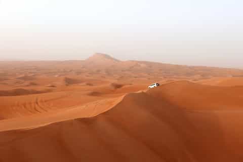 Abu Dhabi: safari, barbecue, giro in cammello e sandboarding